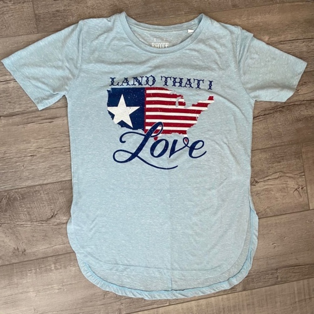 Royce Brand Women’s Small "Land That I Love" Light Blue‎ Tunic Hem T Shirt